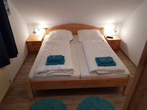 2 bedrooms, in-room safe, iron/ironing board, free WiFi - Beautiful vacation home on the North Sea coast with fireplace - 5 minutes from the beach  (Otterndorf)