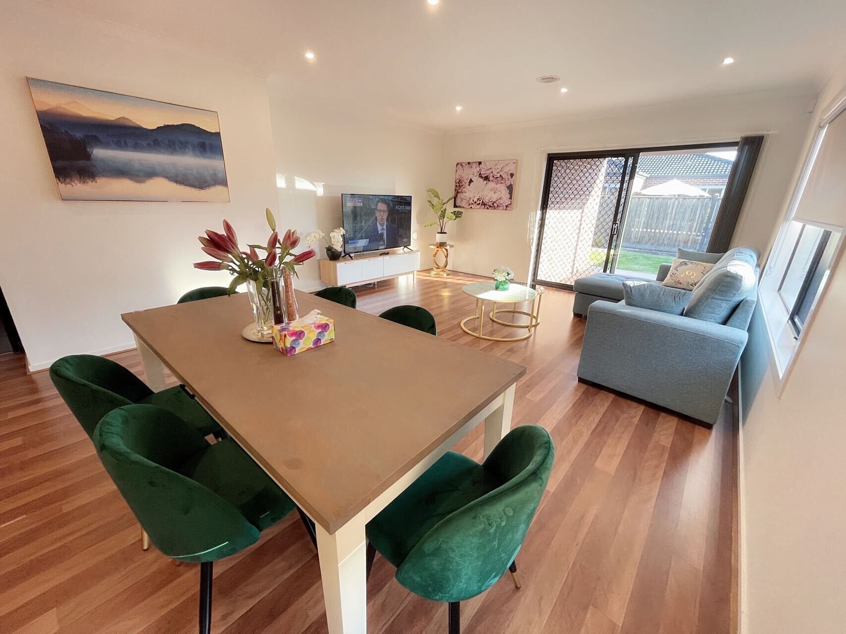 Comfortable 4 bedroom house in Point Cook