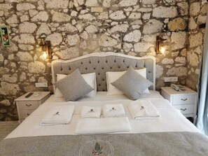 Rainbow 6 | Minibar, laptop workspace, free WiFi, bed sheets - Kaktushan Otel (Cesme)
