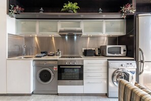 32-inch flat-screen TV with cable channels, TV