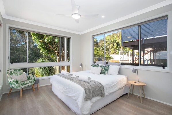 5 bedrooms, iron/ironing board, free WiFi, bed sheets