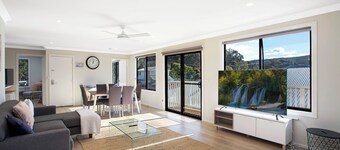 Fully renovated coastal retreat- beach escape