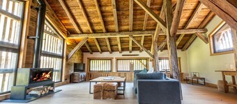 Detached 500m2 Farmhouse with Yoga Studio, Hot Tub and Sauna