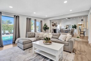 House | Living area | 42-inch flat-screen TV with digital channels, TV