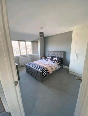 4 quartos, Wi-Fi de cortesia, roupa de cama