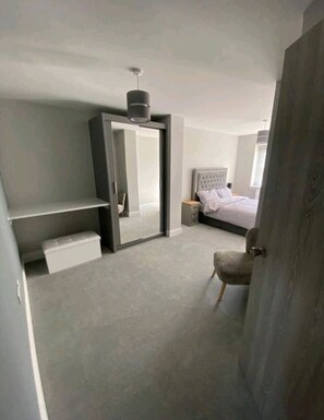 4 개의 침실, 무료 WiFi, 침대 시트