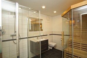 Shower, hair dryer - Alte Fischfabrik Lauterbach Wohnung Nr. 10 Möwe (Putbus)