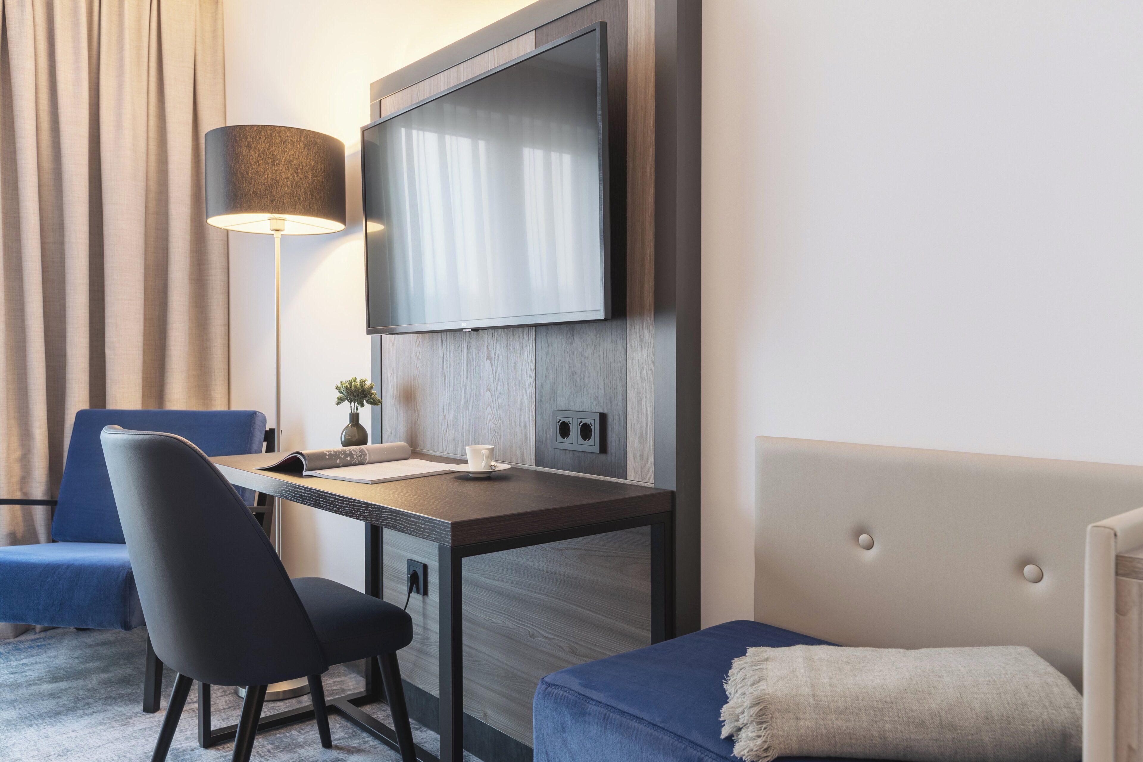 Literie hypoallergénique, coffres-forts dans les chambres, bureau