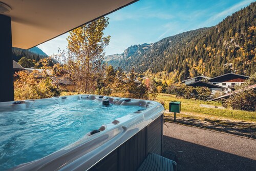 Magnifique Chalet 4* 14/15  personnes très grand confort avec jacuzzi à Châtel