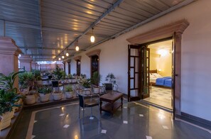 Rideaux occultants, fer et planche à repasser, Wi-Fi gratuit