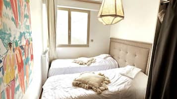 2 bedrooms, iron/ironing board, travel crib, free WiFi