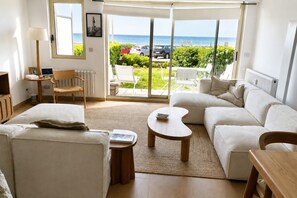 Smart TV, books, stereo, printers