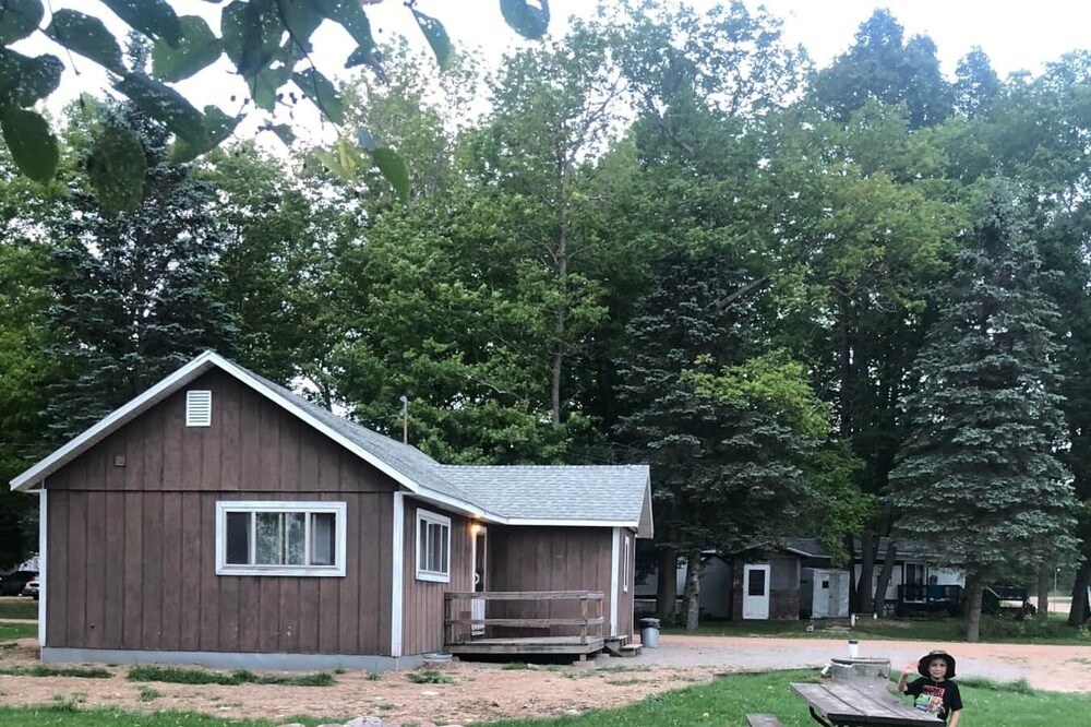 Rolling Stone Lakeside Cabin 3 East Shore Resort 3 Bedroom