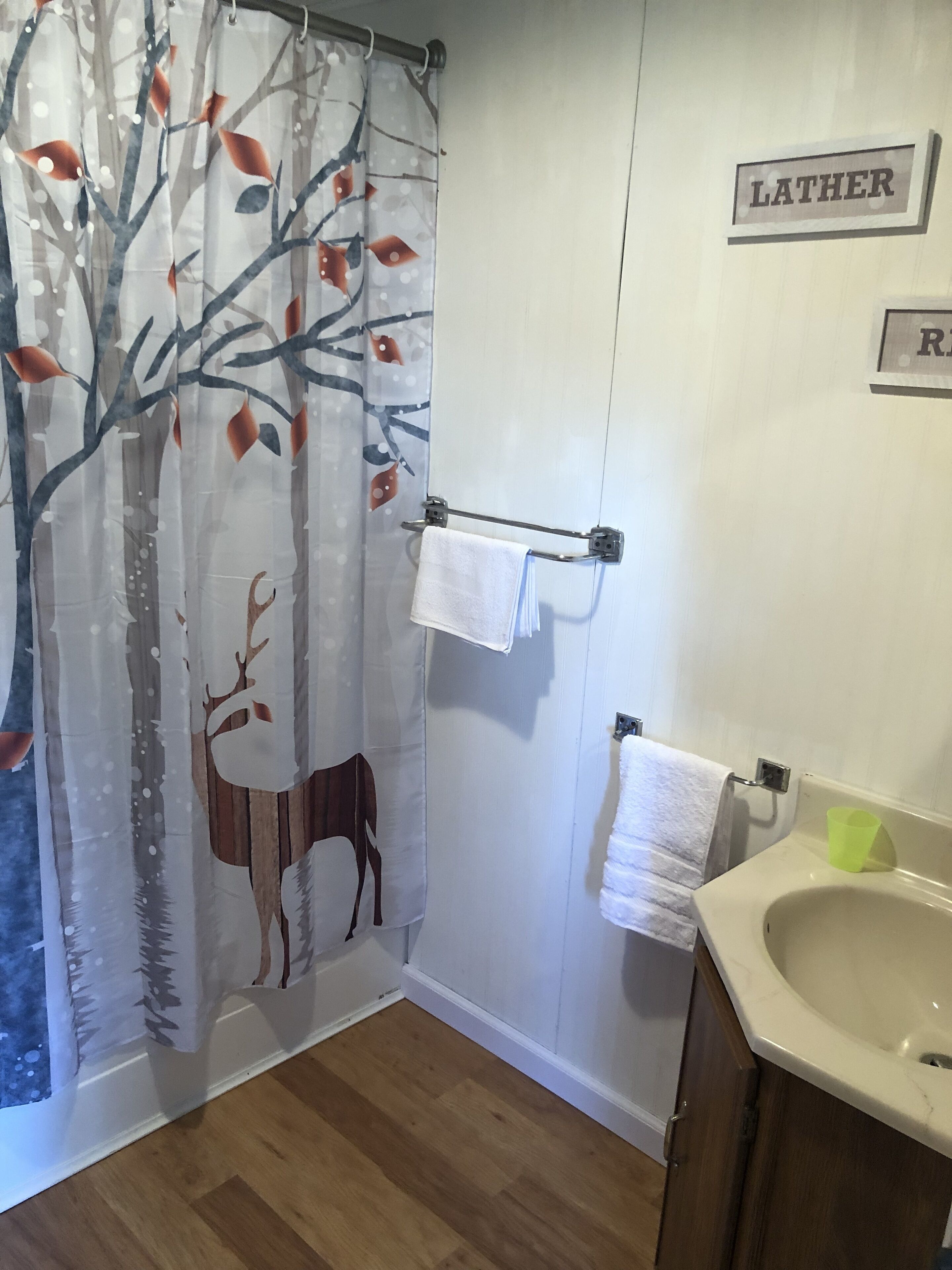 Rolling Stone Lakeside Cabin 3 East Shore Resort 3 Bedroom