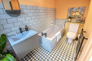 บ้านพัก | ห้องน้ำ | ฝักบัว, ไดร์เป่าผม, ผ้าเช็ดตัว