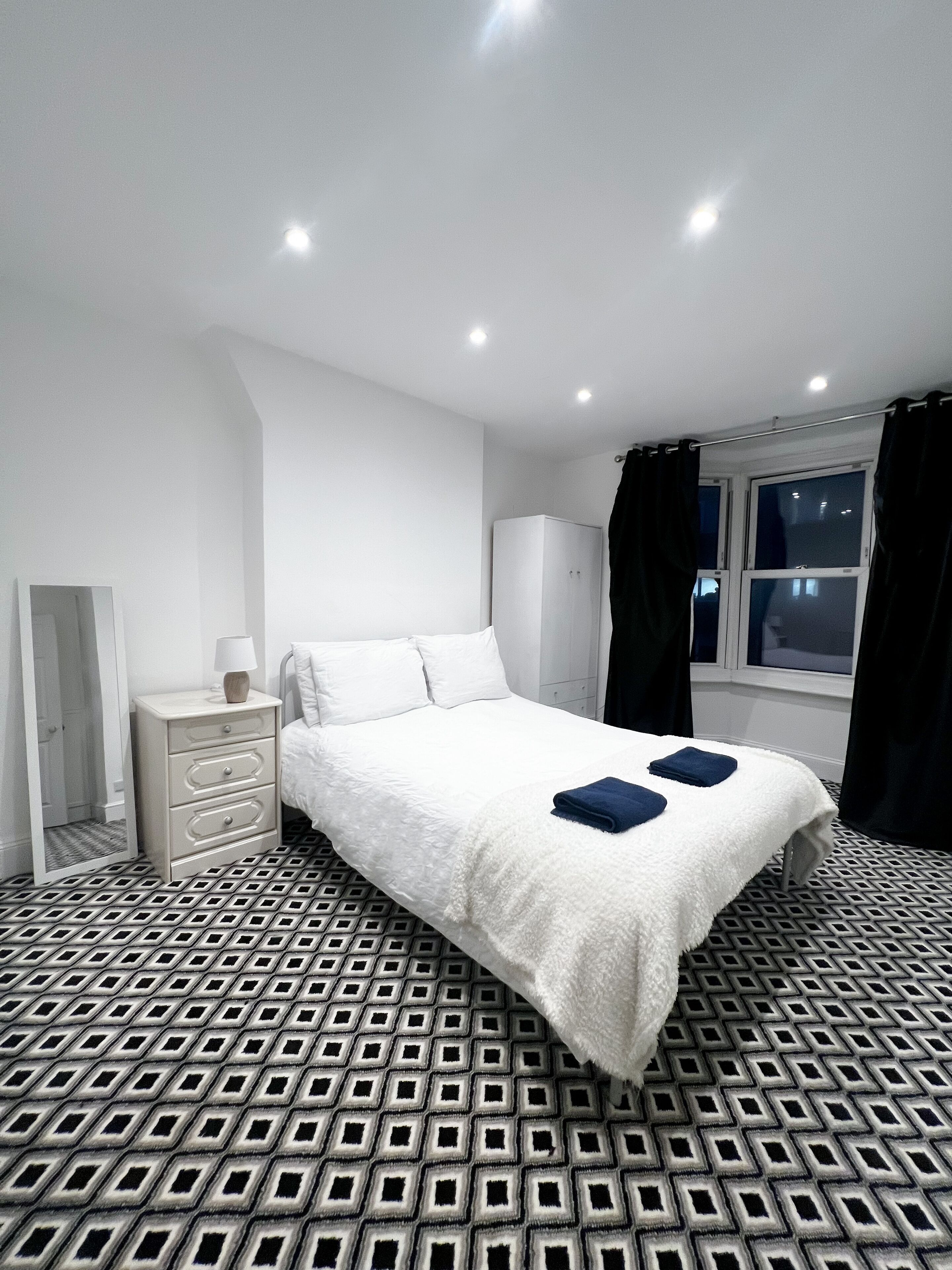 Central 3-bedroom Townhouse With Patio in Brighton