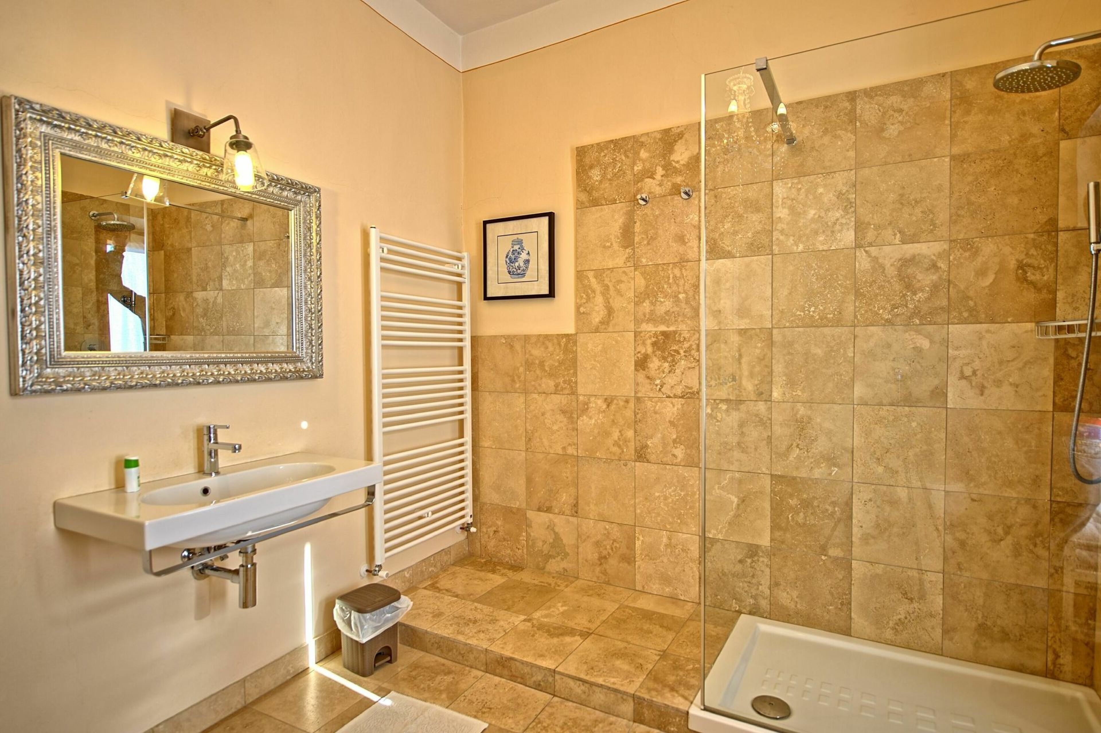 Ferienhaus | Badezimmer | Dusche, Handtücher