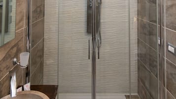 Quarto panorâmico | Banheiro | Produtos de toalete grátis, secador de cabelo, roupões de banho