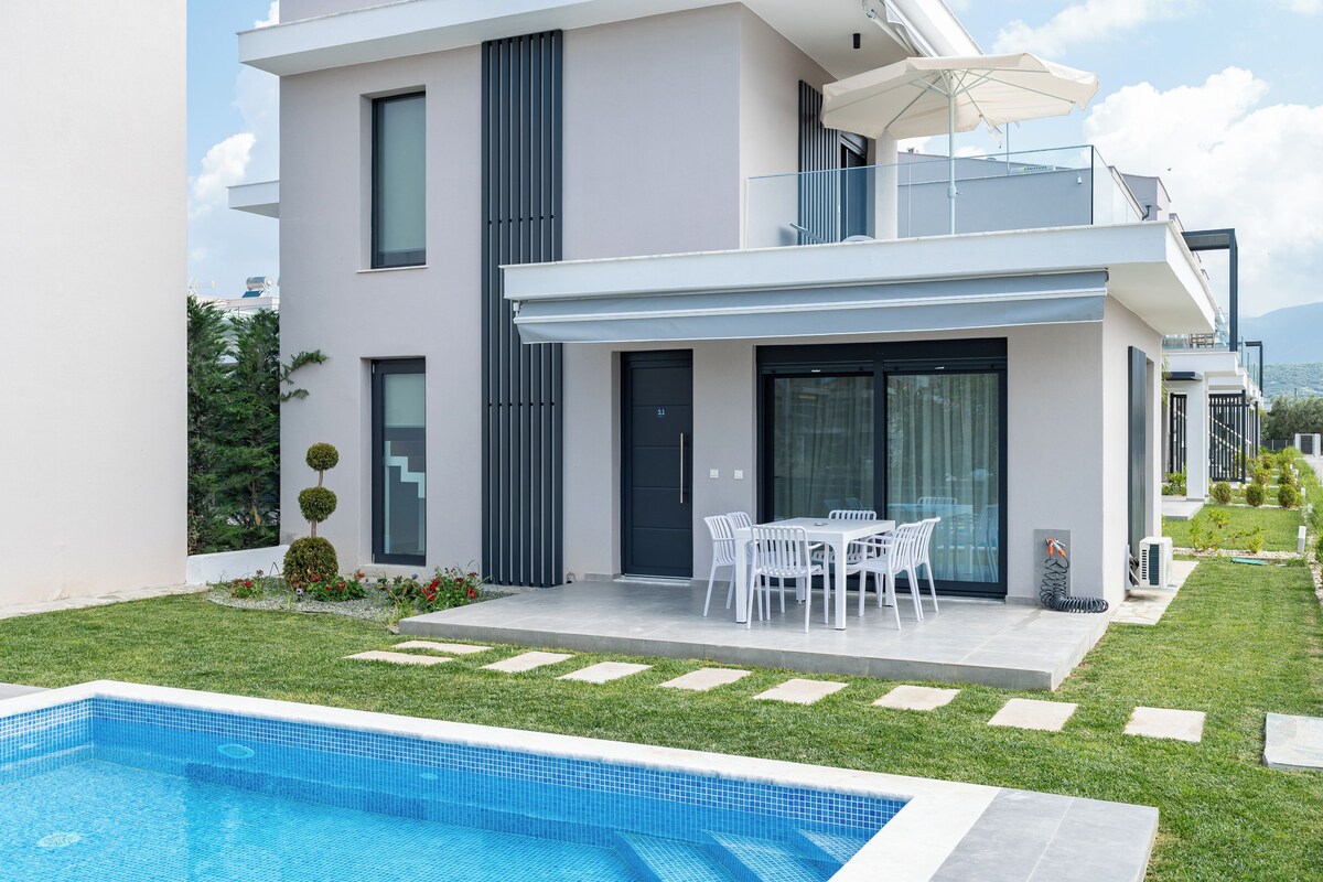 Deluxe Duplex, Private Pool