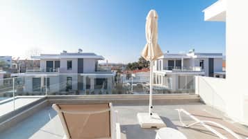 Dúplex Deluxe, 2 habitaciones, vistas al jardín | Terraza o patio