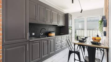 Refrigerador, horno, placa de cocina, lavavajillas