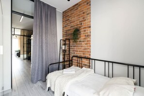 2 bedrooms, desk, iron/ironing board, WiFi - Sowia 1 | Modern Apartment | Balcony | Parking (Poznan)