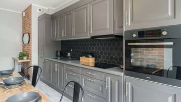 Køleskab, ovn, kogeplade, opvaskemaskine