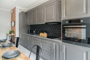 Fridge, oven, stovetop, dishwasher - Sowia 1 | Modern Apartment | Balcony | Parking (Poznan)