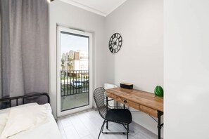 2 habitaciones, escritorio, tabla de planchar con plancha y wifi 