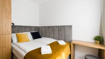 1 bedroom, desk, iron/ironing board, WiFi