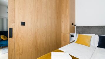 1 bedroom, desk, iron/ironing board, WiFi