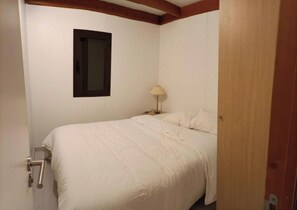 2 soverom, reiseseng for barn, wi-fi (inkludert) og sengetøy