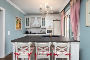 Kühlschrank, Ofen, Herdplatte, Geschirrspüler