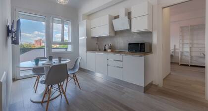 GuestHost - Modern apartment located on the second floor of a building, equipped with a lift (to access it you have to climb 6 steps)45 sqm apartment, with bedroom and bathroom. The whole house is equipped with an internet connection.Essential services s