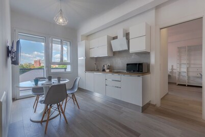 GuestHost - Modern apartment located on the second floor of a building, equipped with a lift (to access it you have to climb 6 steps)45 sqm apartment, with bedroom and bathroom. The whole house is equipped with an internet connection.Essential services s