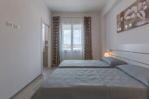 1 habitación, escritorio, tabla de planchar con plancha y wifi 