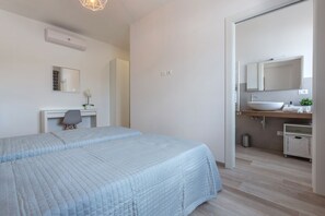 1 bedroom, desk, iron/ironing board, WiFi