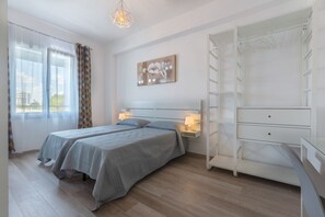 1 bedroom, desk, iron/ironing board, WiFi