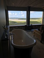Luxury Studio, Ensuite, Beach View (Uig Sands Rooms) | Lounge