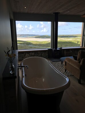 Luxury Studio, Ensuite, Beach View (Uig Sands Rooms) | Interior
