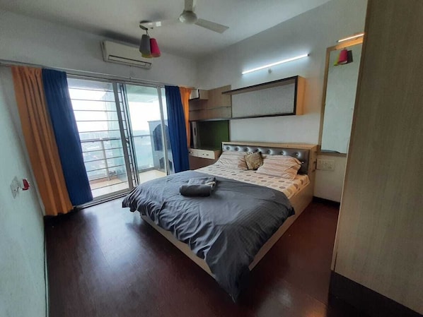 3 bedrooms, desk, free WiFi, bed sheets