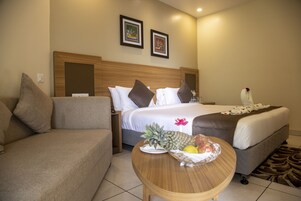 Quarto casal luxo, vista parcial para o mar | Roupas de cama premium