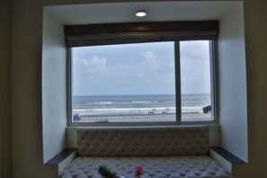 Premium Double Room, Sea View | Premium bedding, memory foam beds, desk, laptop workspace - Hotel Niladri Premium (Brahmagiri)