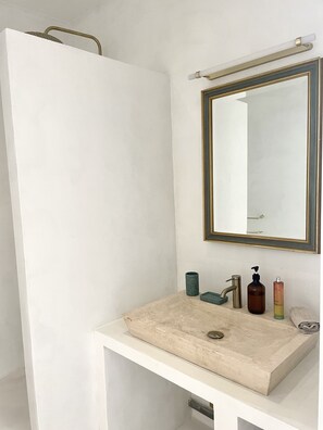 Shower, towels, soap, shampoo