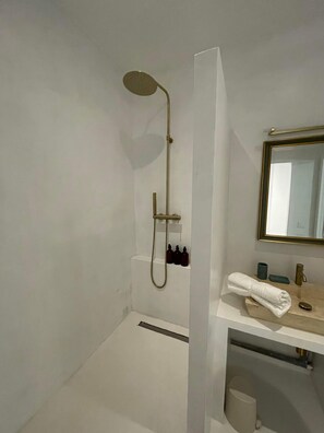 Dusche, Handtücher, Seife, Shampoo