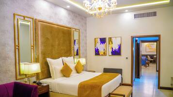 Business Suite | 1 bedroom, premium bedding, minibar, in-room safe
