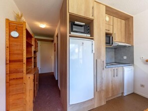 Réfrigérateur, micro-ondes, four, lave-vaisselle