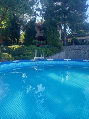 Outdoor pool - Beautiful Holiday House Wifi, cabTV, centr.heating - 5 min from NS (Sremska Kamenica)