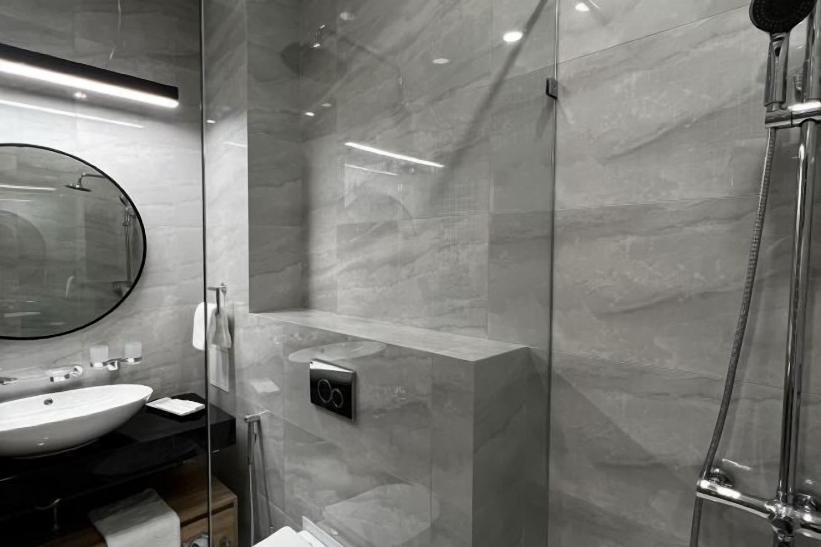 Een douche, gratis toiletartikelen, een haardroger, pantoffels