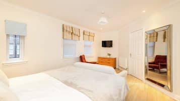 2 bedrooms, desk, iron/ironing board, travel crib